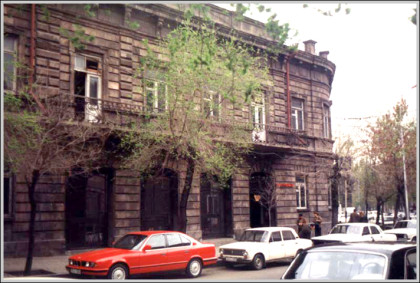 Հանրապետության 37: Լրացում կառուցված 1987 թ., տեսքը Տեր-Գաբրիելյան փողոցից