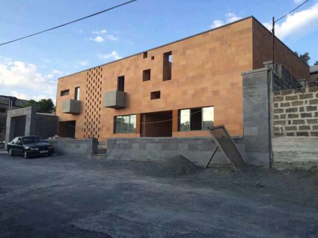 Նոր կառուցվող տուն: Ճարտարապետ` ԱրխԿոոպ